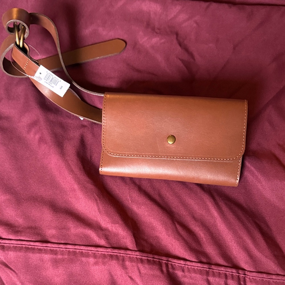 NWT Banana Republic Brown genuine Leather Belt Bag